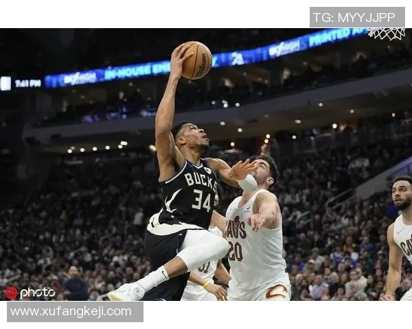 雄鹿大胜尼克斯,字母哥准三双引领全场 雄鹿大胜尼克斯,字母哥准三双引领全场